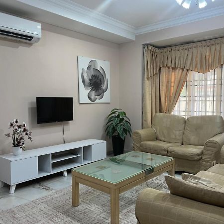 D'Lestari Homestay Seri Kembangan Exterior photo