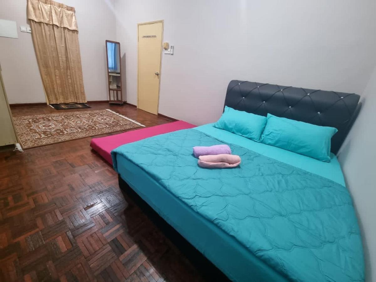D'Lestari Homestay Seri Kembangan Exterior photo