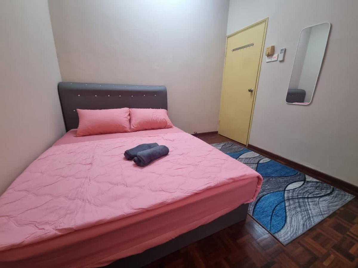 D'Lestari Homestay Seri Kembangan Exterior photo